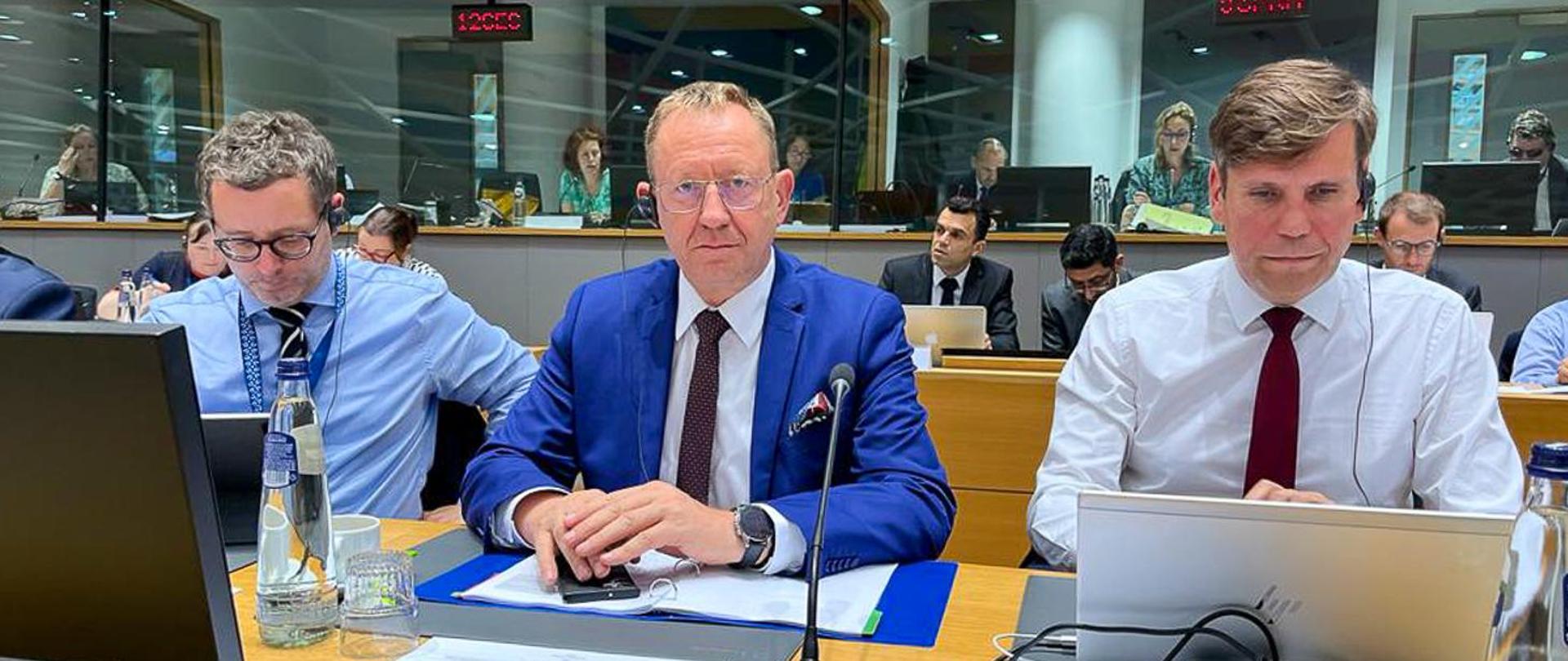 Minister Robert Telus