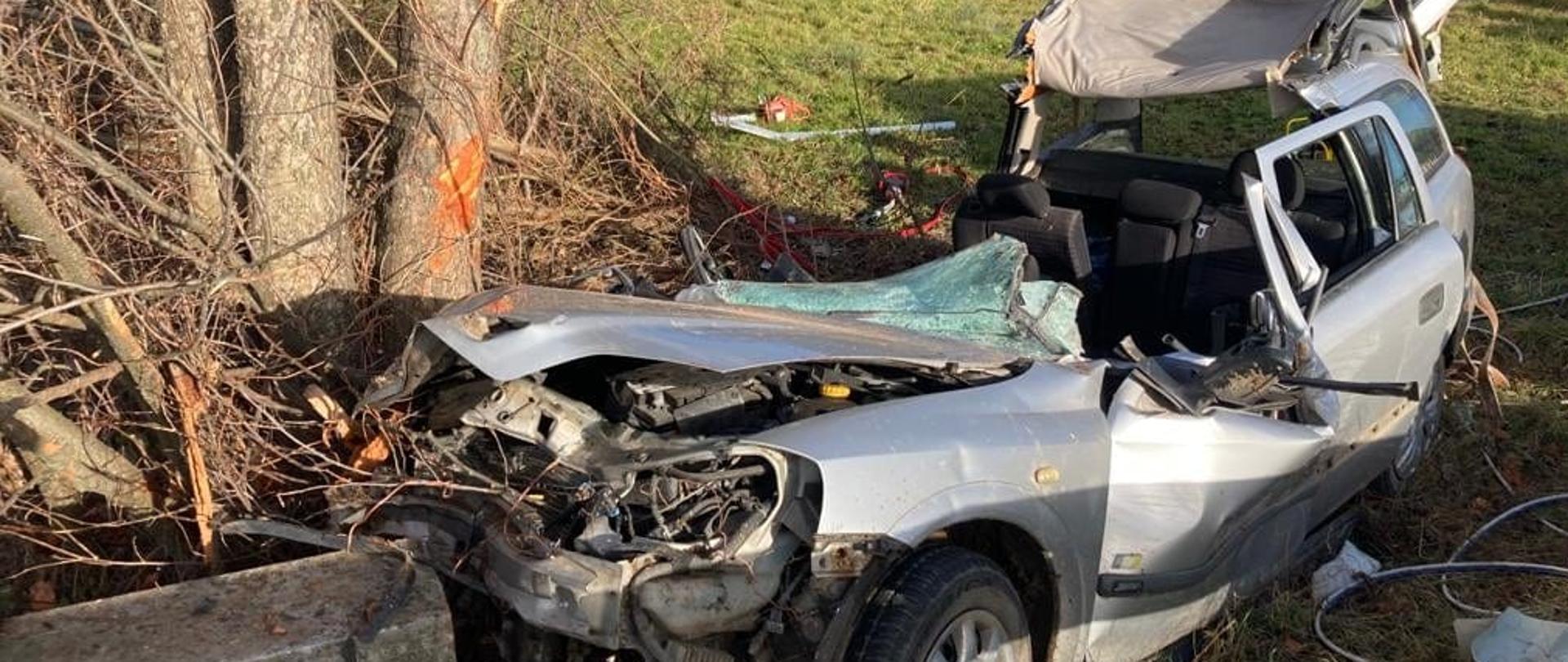 Rozcięta konstrukcja auta osobowego