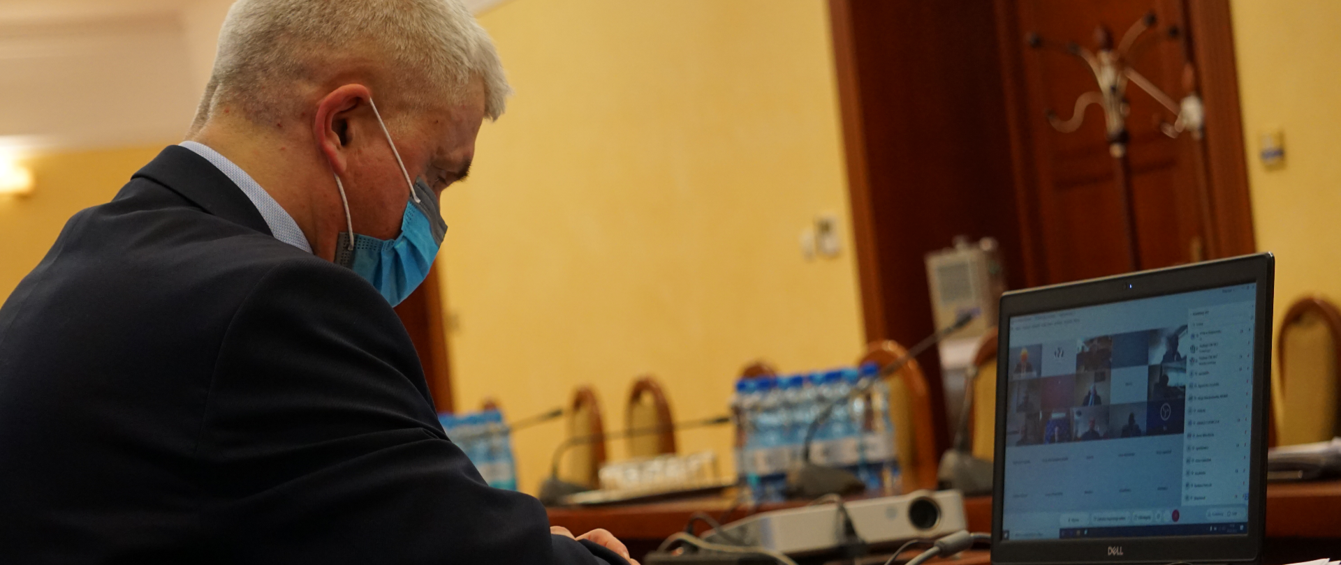 Trzecia fala pandemii COVID-19 - wideokonferencja z NFZ i dyrektorami szpitali