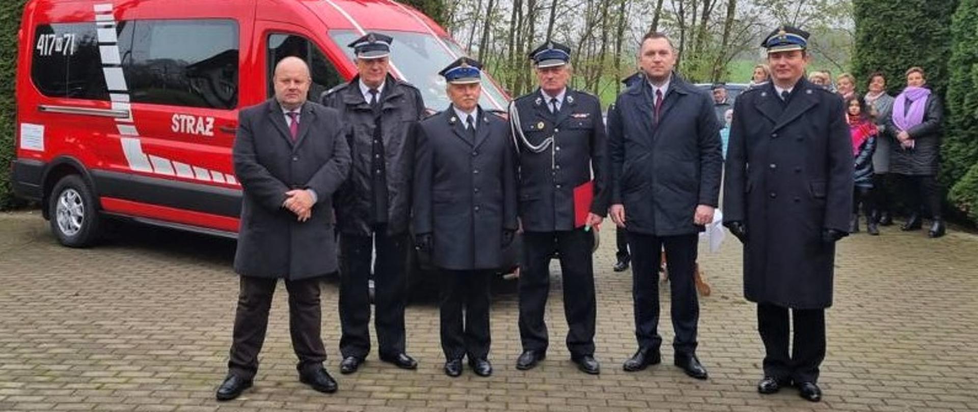 Przekazanie lekkiego samochodu ratowniczo-gaśniczego dla OSP w Modle