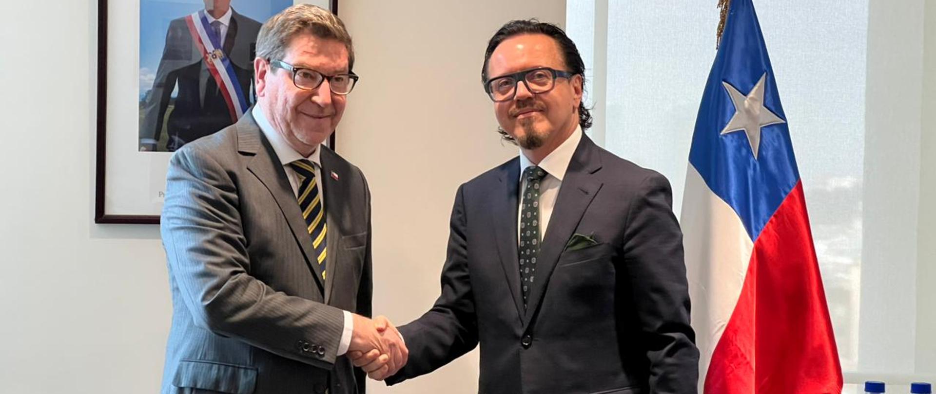 ministro Wojciech Balczun con el ministro de Economía, Fomento y Turismo y de Minería de Chile, Daniel Mas