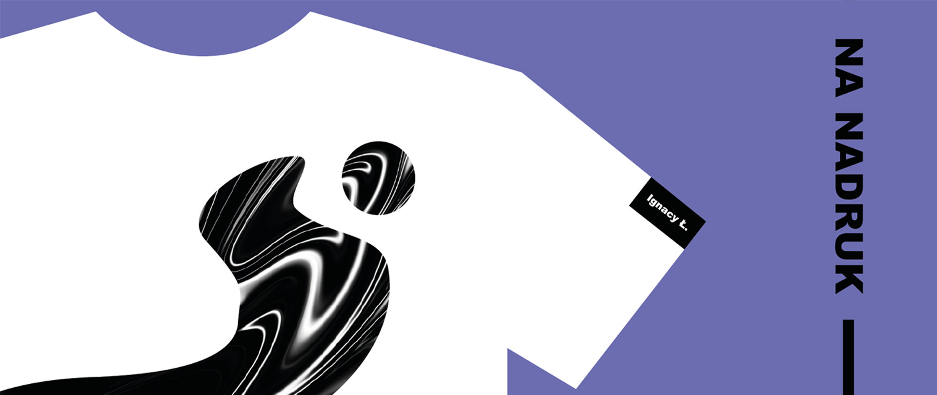 Grafika przedstawia po lewej prawy górny fragment białej koszulki T-shirt na szaroniebieskim tle, na koszulce na wysokości piersi czarne plamy ze świetlistymi smugami symbolizujące ropę naftową, na rękawie czarna metka z napisem Ignacy Ł., po prawej w pozycji pionowej od góry czarny napis Na nadruk, pod napisem, na jego przedłużeniu, czarna pionowa kreska biegnąca do dolnej krawędzi grafiki. 