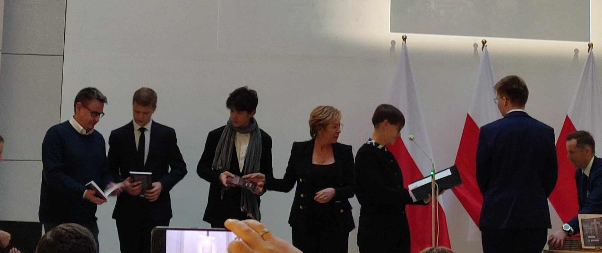 uczestnicy konkursu z nagrodami