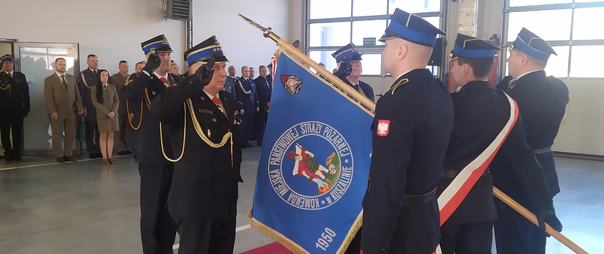 Uroczystość zdania i powierzenia obowiązków komendanta miejskiego PSP w Koszalinie oraz przekazanie nowego samochodu ratowniczo-gaśniczego.