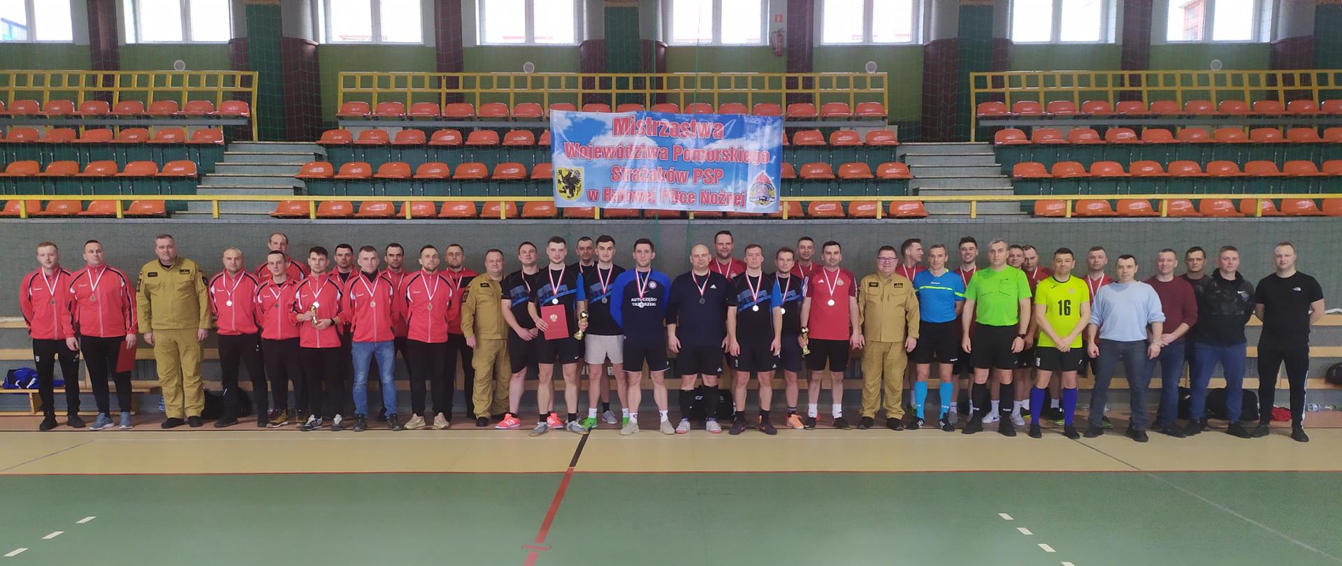 Zdjęcie grupowe reprezentacji strażaków z województwa pomorskiego.