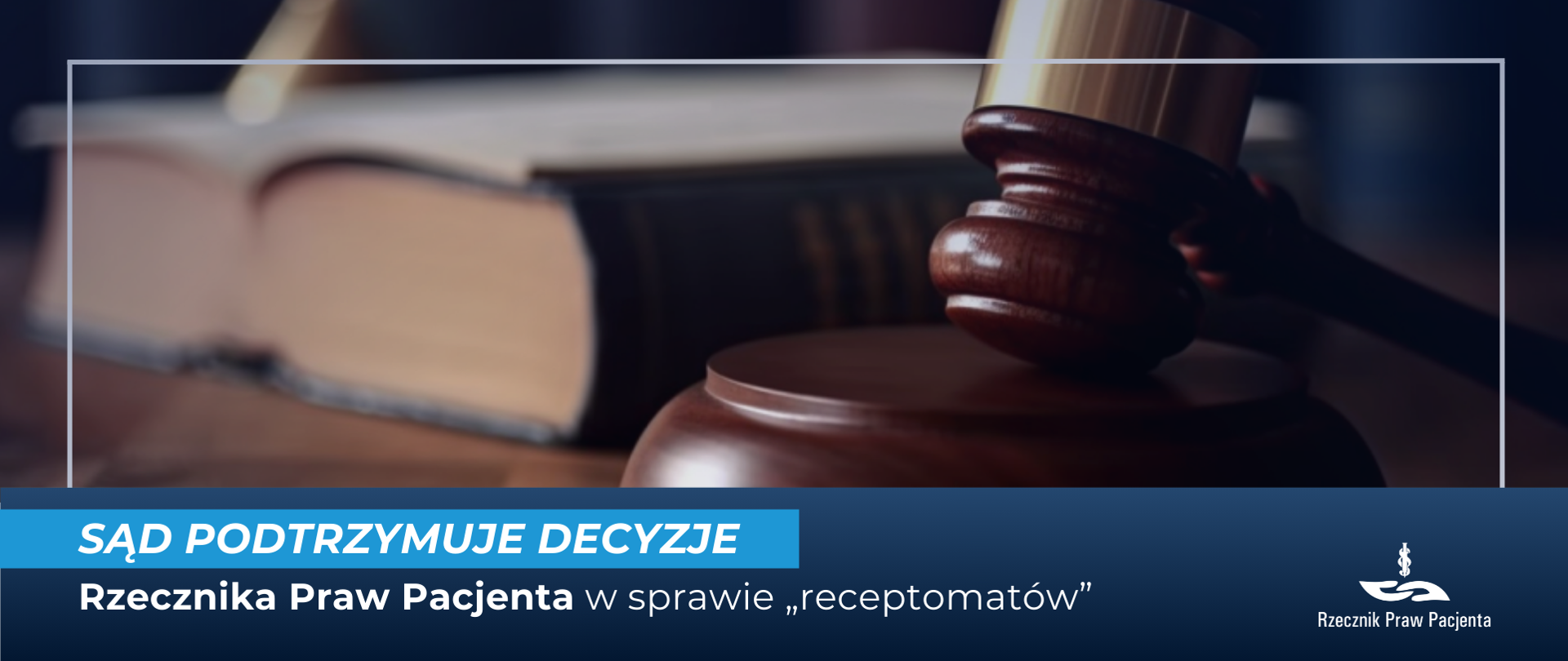 Grafika przedstawia młotek sędziowski oraz księgę z kodeksem. 