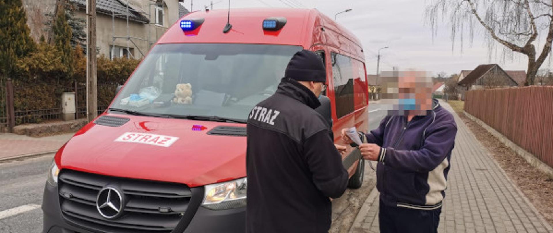 Strażacy z OSP Łubowo w ramach Narodowego Programu „SzczepimySię” prowadzili dystrybucję ulotek