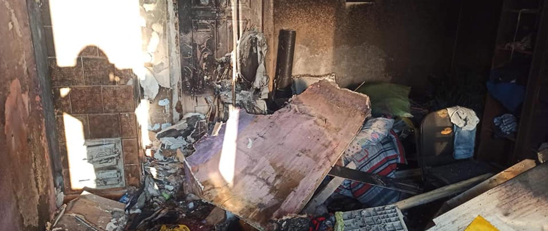Zdjęcie przedstawia spalone pomieszczenie