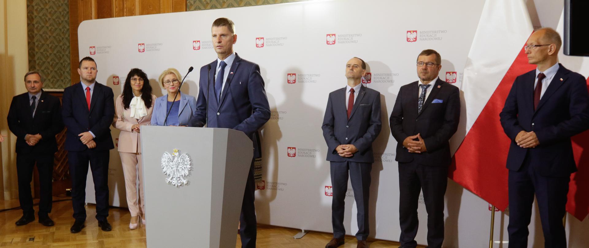 Bezpieczny powrót do szkół – samorządy i dyrektorzy gotowi na rozpoczęcie nowego roku szkolnego – konferencja prasowa w MEN