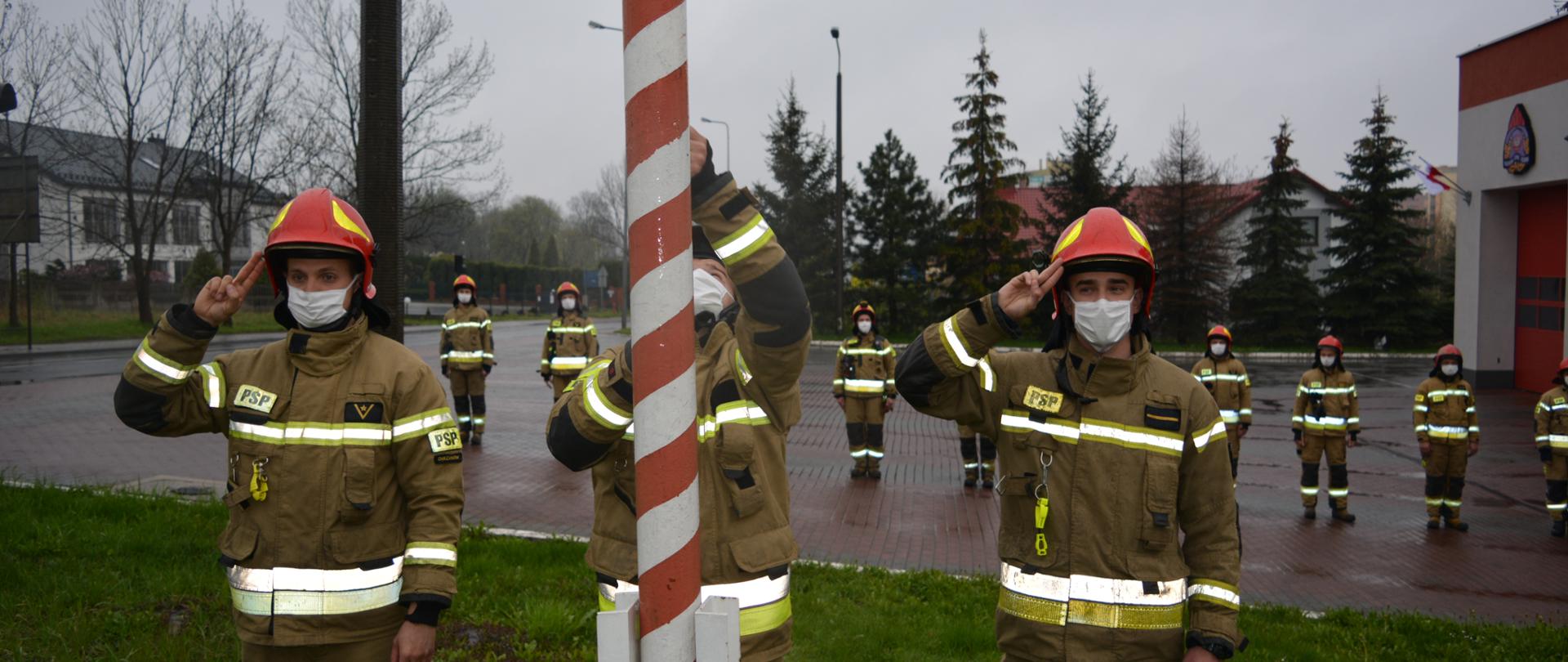 Uroczyste podniesienie flagi na maszt
