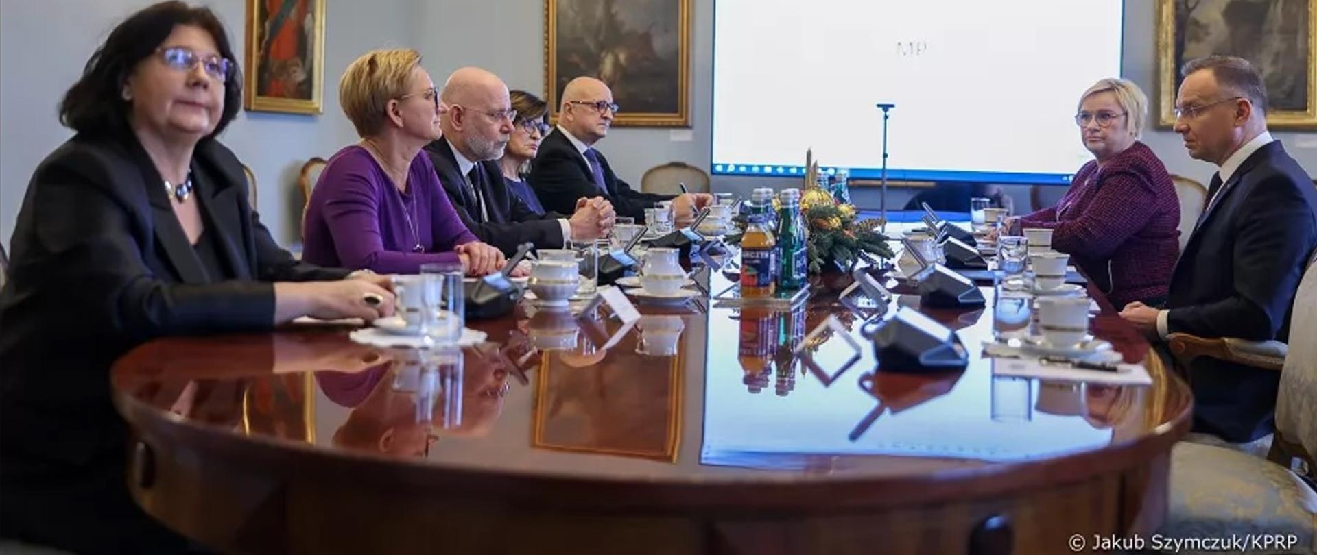 KRRiT na spotkaniu z Prezydentem RP - przy owalnym stole w Pałacu Prezydenckim