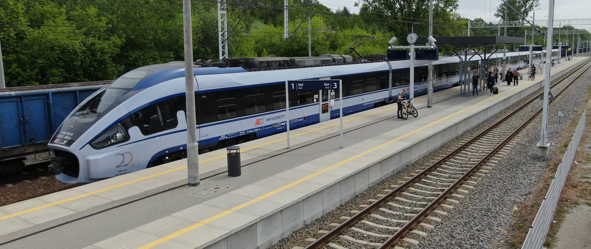 Podrozni_na_przystanku_w_Krasniku__fot._A.Lewandowski