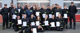 Zdjęcie grupowe absolwentów szkolenia podstawowego OSP