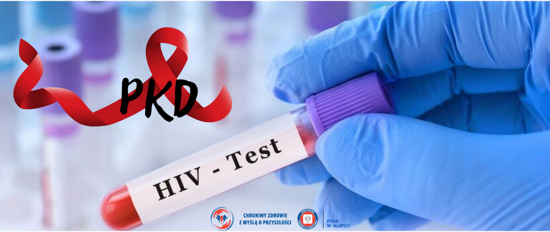 Na kolorowej grafice dłoń w niebieskiej rękawiczce chirurgicznej trzymająca probówkę z krwią, na której jest czarny napis HIV test. z lewej strony czerwona wstążeczka i napis PKD