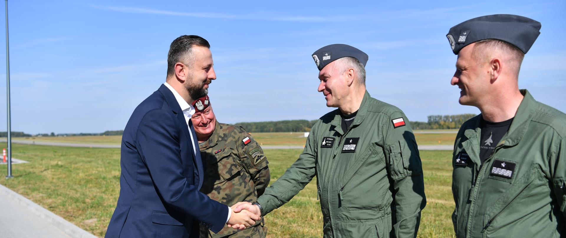 W środę 20 sierpnia 2025 r. szef MON złożył wizytę w Ośrodku Szkolenia Symulatorowego FA-50. 