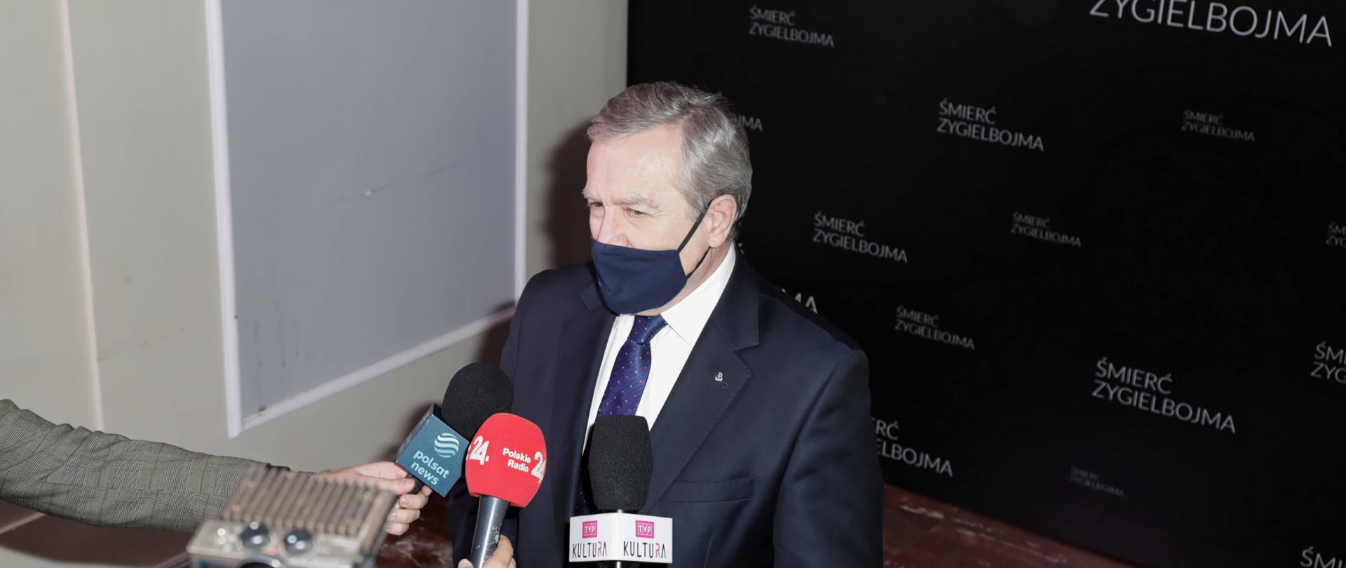 Wicepremier, minister kultury Piotr Gliński podczas premiery filmu „Śmierć Zygielbojma” fot. PAP/Albert Zawada