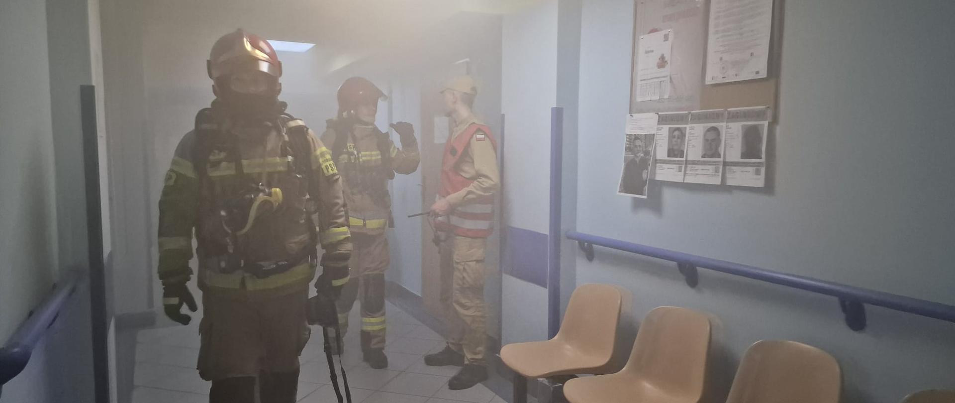 Strażacy podczas ćwiczeń