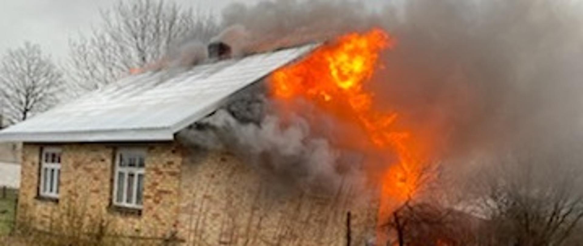 Pożar budynku mieszkalnego