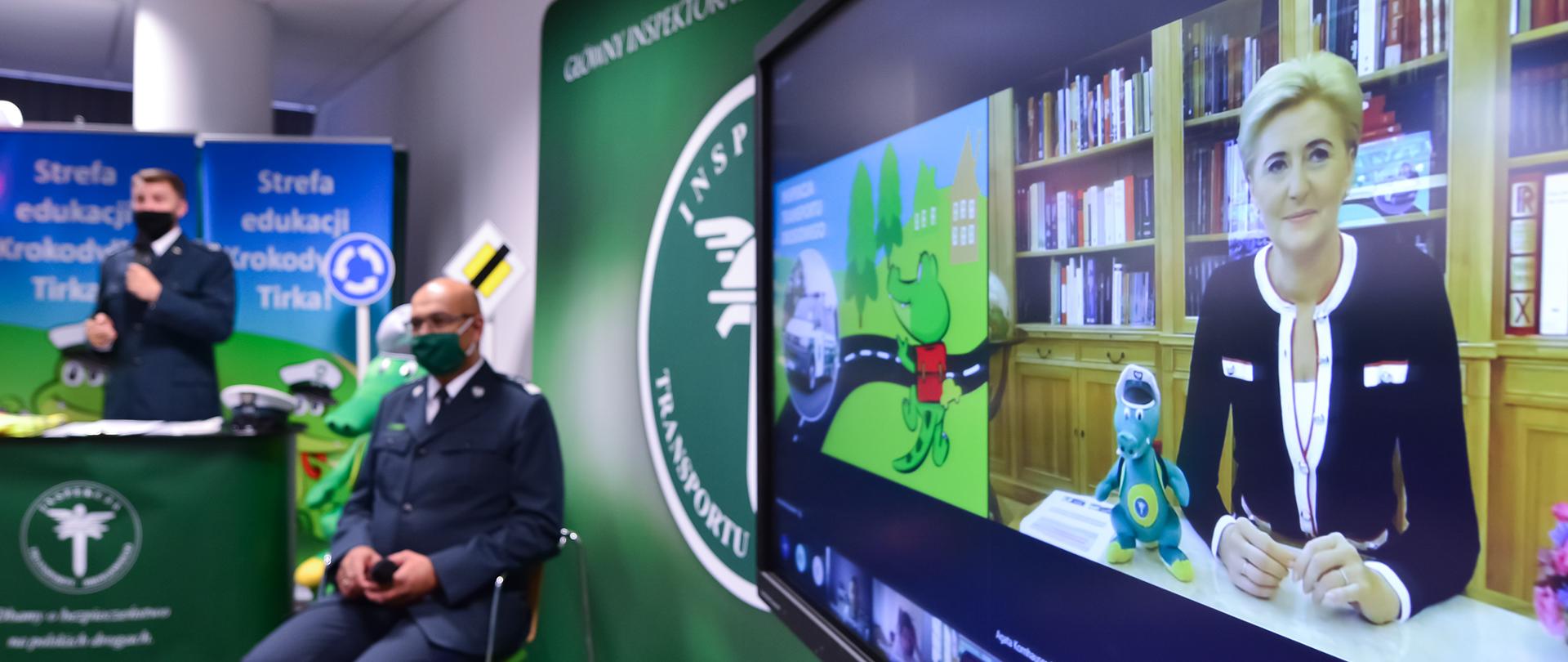 W lekcji online o bezpieczeństwie ruchu drogowego uczestniczyli Małżonka Prezydenta RP Agata Kornhauser-Duda oraz Główny Inspektor Transportu Drogowego Alvin Gajadhur.