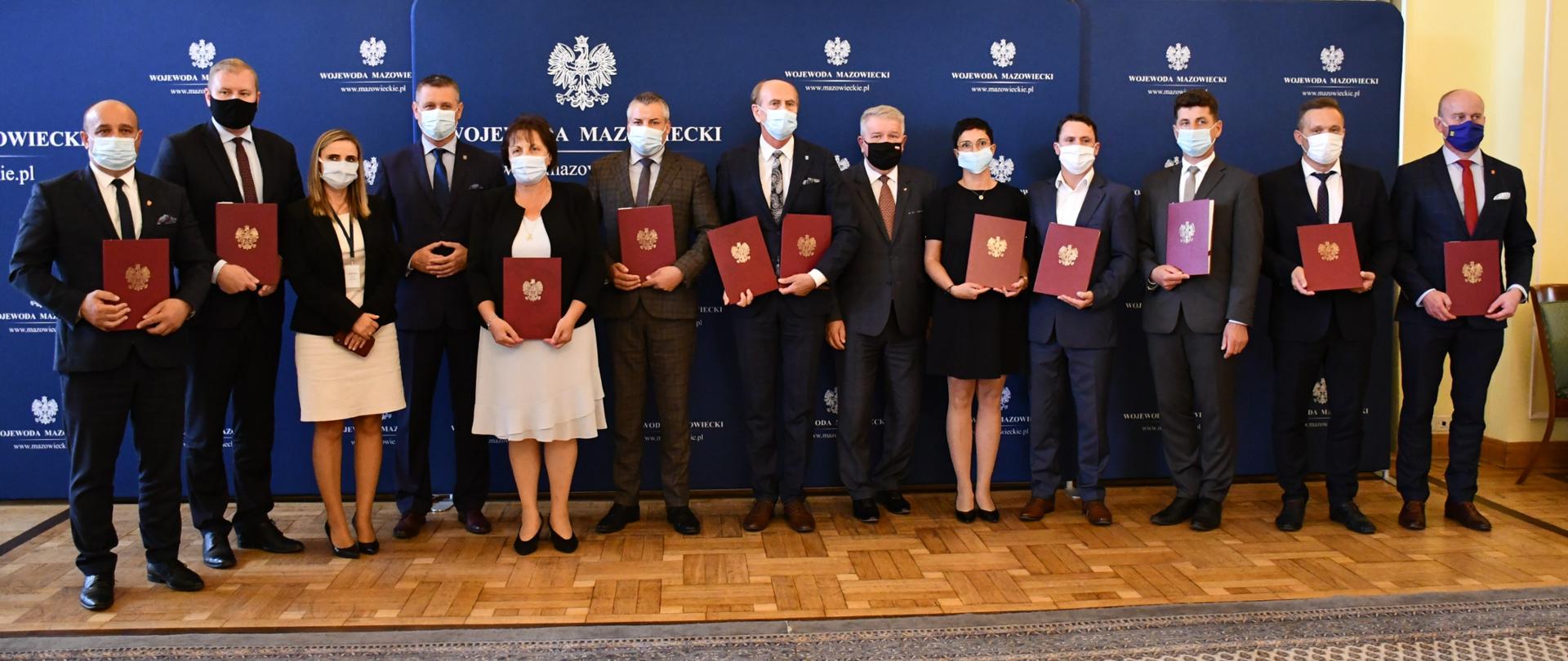 Wspólne zdjęcie - podpisanie umów w ramach RFRD oraz programu Maluch+