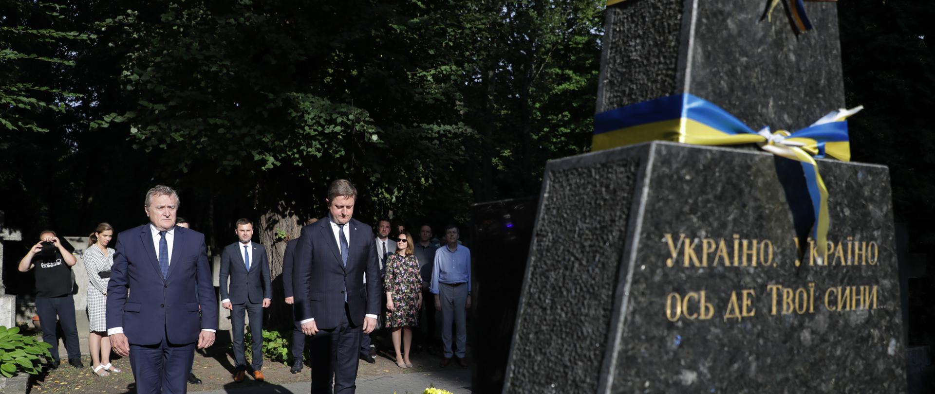 Wicepremier Piotr Gliński wspólnie z ambasadorem Ukrainy uczcił pamięć żołnierzy ukraińskich walczących po polskiej stronie w czasie wojny polsko-bolszewickiej, fot. Danuta Matloch