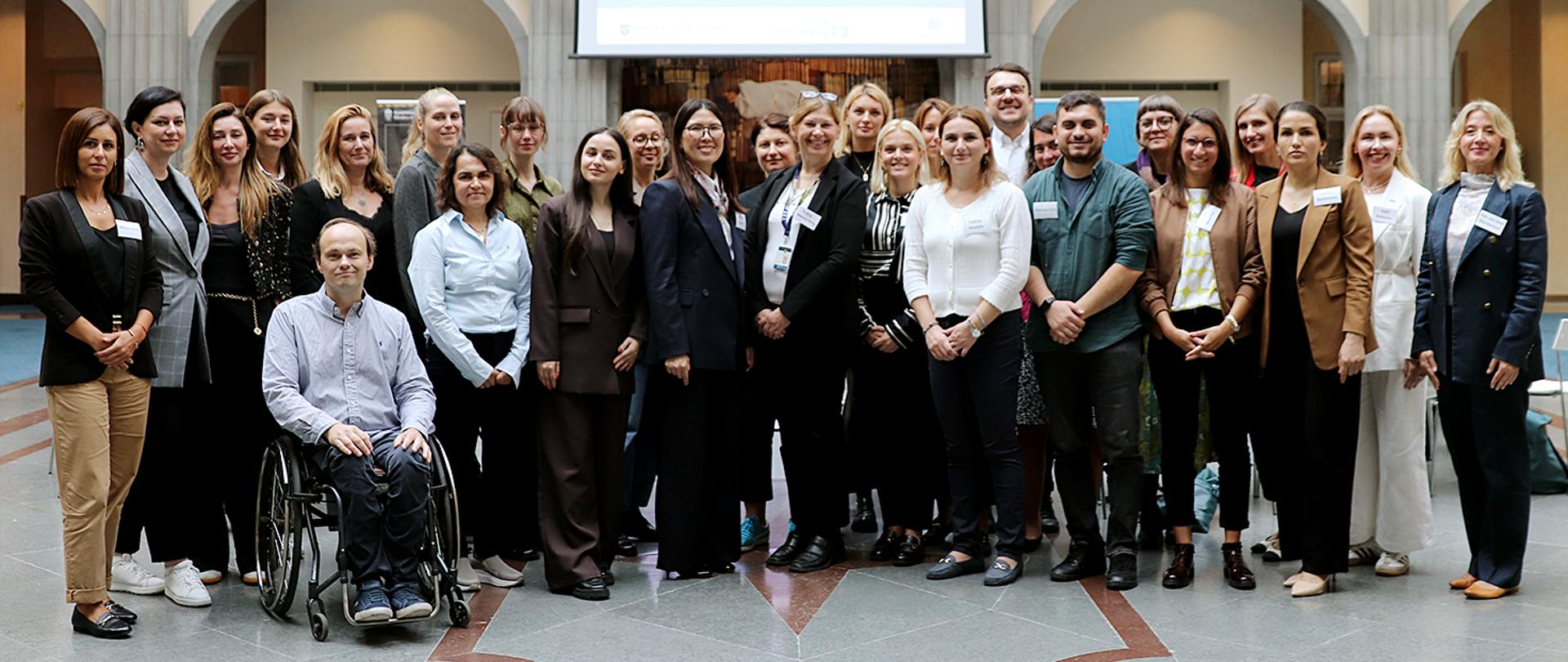 Uczestniczki i uczestnicy specjalistycznego kursu w Sztokholmie