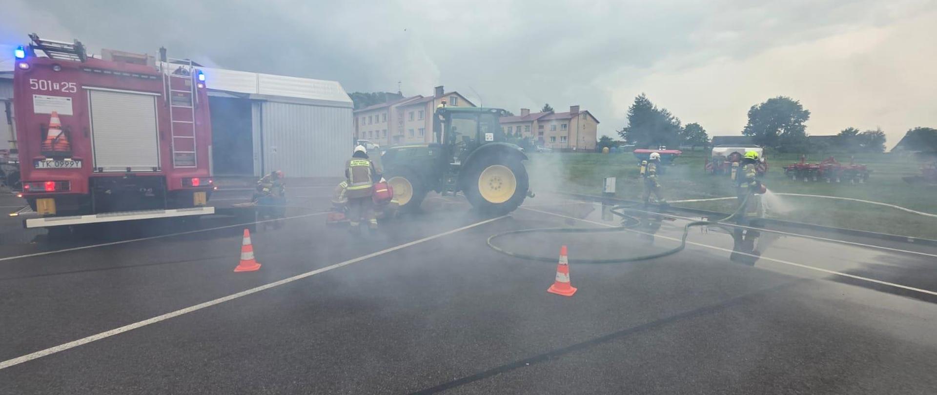 Pokazy na terenie Zespołu Szkół Centrum Kształcenia Rolniczego w Sichowie Dużym na pikniku - pk. „Czas na wieś”.