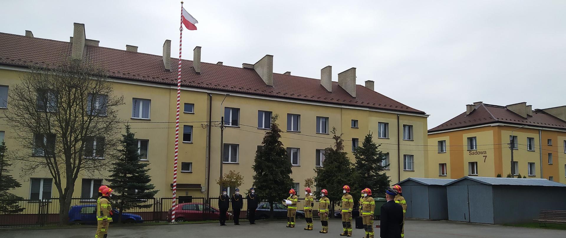 Uroczyste podniesienie flagi