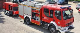 Samochód strażacki z podczepionym agregatem prądotwórczym.