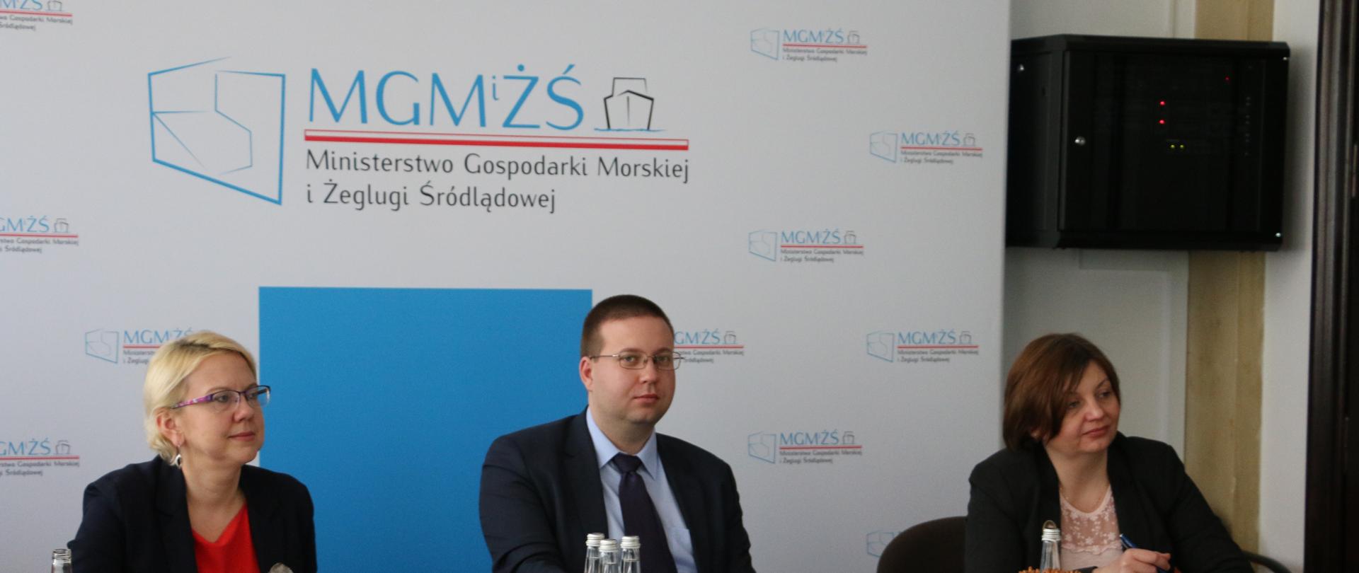 Po lewej Anna Moskwa podsekretarz stanu 