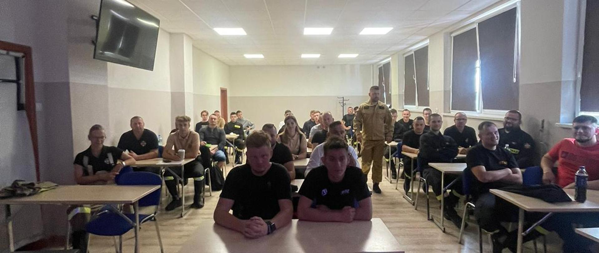 Szkolenie podstawowe strażaków ratowników Ochotniczych Straży Pożarnych z terenu powiatu milickiego rozpoczęte.