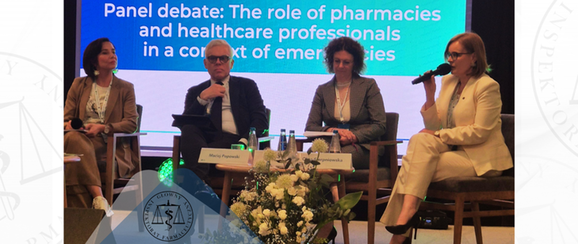 Dyrektor Biura Głównego Inspektora Farmaceutycznego Olga Sierpniowska (pierwsza od prawej) uczestniczy w dyskusji panelowej.