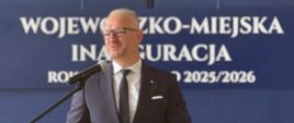 Wojewoda Warmińsko-Mazurski Radosław Król na Wojewódzko-Miejskiej ceremonii Rozpoczęcia Roku Szkolnego w Zespole Szkół Ekonomicznych im. Mikołaja Kopernika w Olsztynie