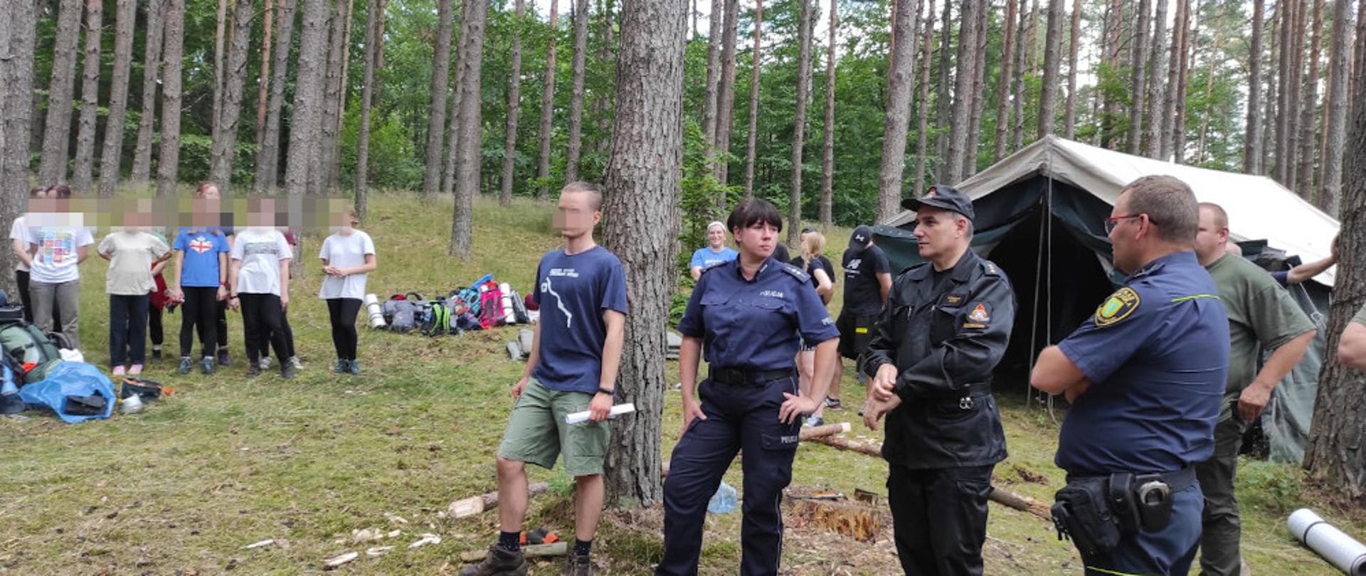 Kontrola obozu w miejscowości Komorze 