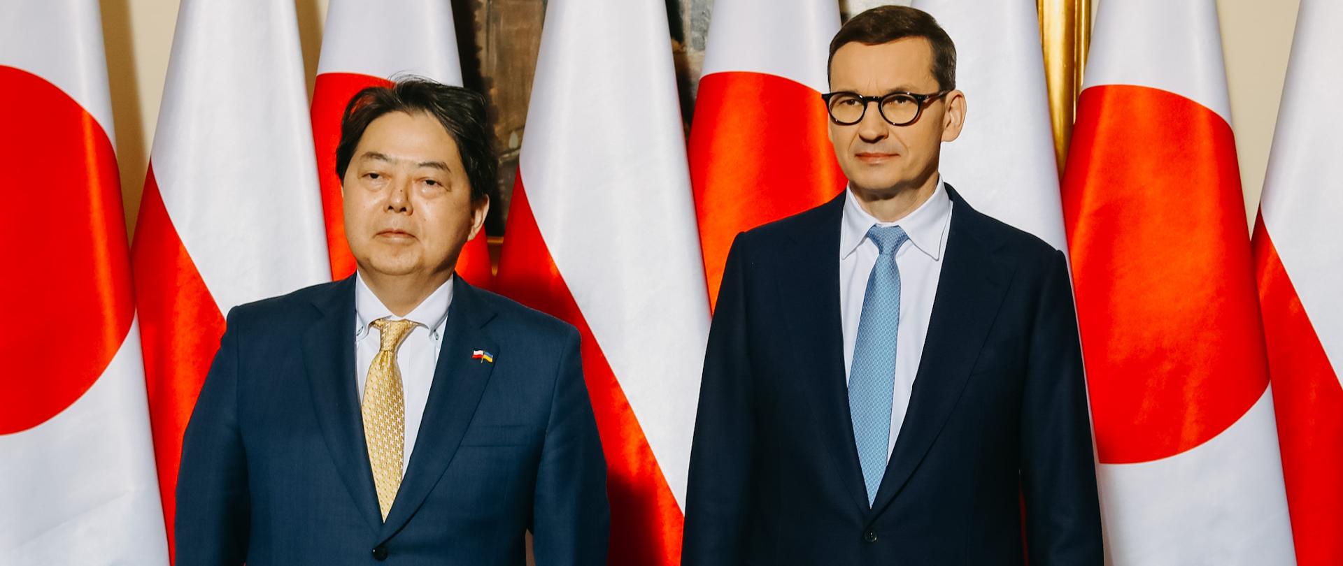 Premier Mateusz Morawiecki podczas spotkania z z ministrem spraw zagranicznych Japonii Yoshimasą Hayashim