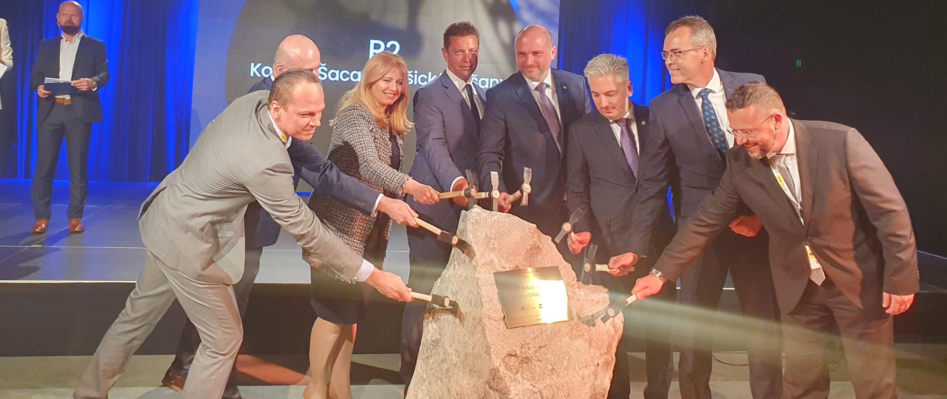 Wiceminister infrastruktury Rafał Weber wziął udział 25 kwietnia 2022 r. w uroczystości związanej z budową wschodniej obwodnicy Koszyc.