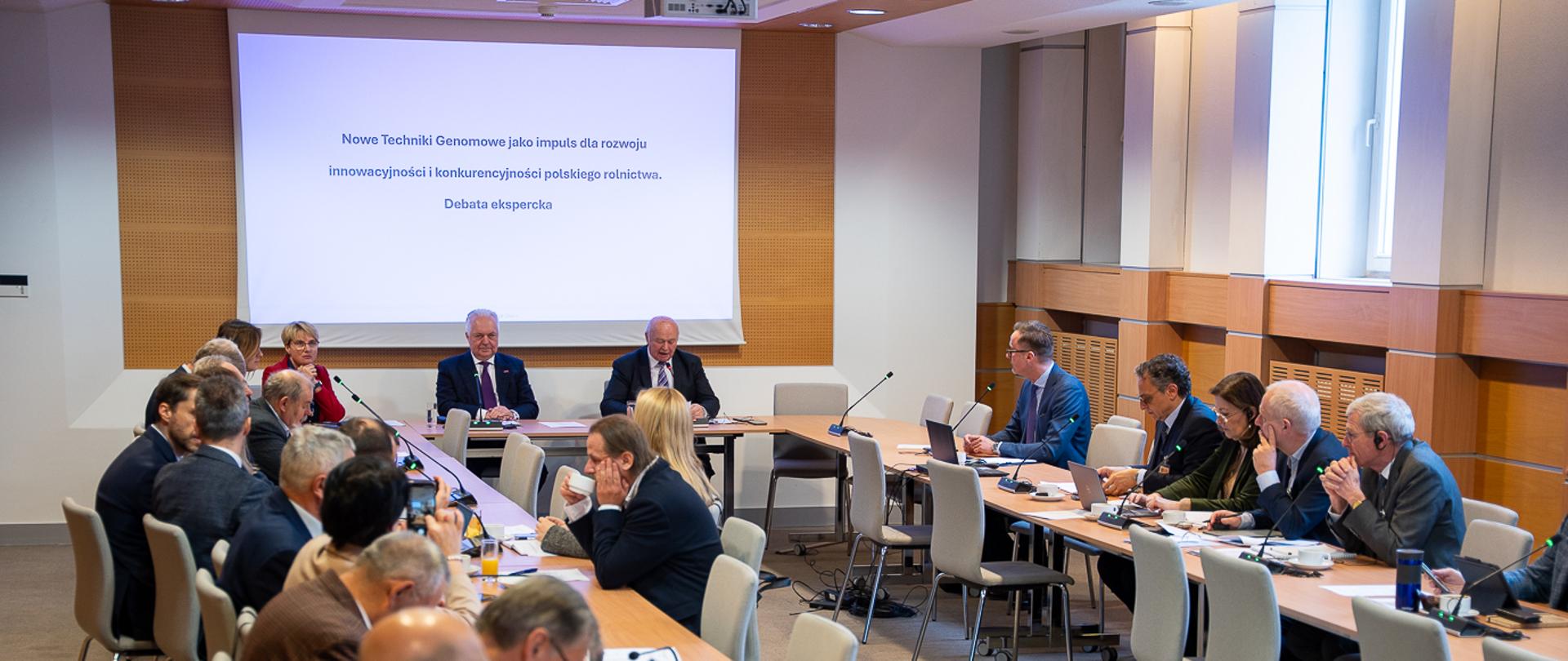 Uczestnicy debaty eksperckiej poświęconej nowym technikom genomowym