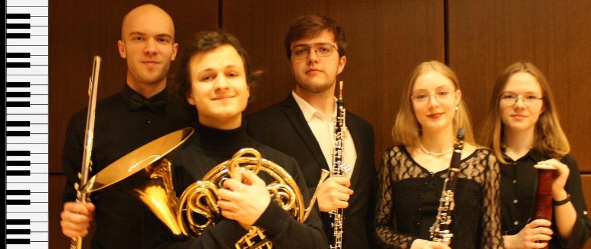 Koncert Studenckiego Kwintetu Dętego "FOU" dnia 11.04.2024 o godz. 17:00 w sali PSM Wadowice. W składzie: Marcel Konopka - flet, Jan Miłowski - waltornia, Dominik Bojęć - obój, Kamila Znamiec. - klarnet, Katarzyna Czekaj - fagot. Wstęp wolny.