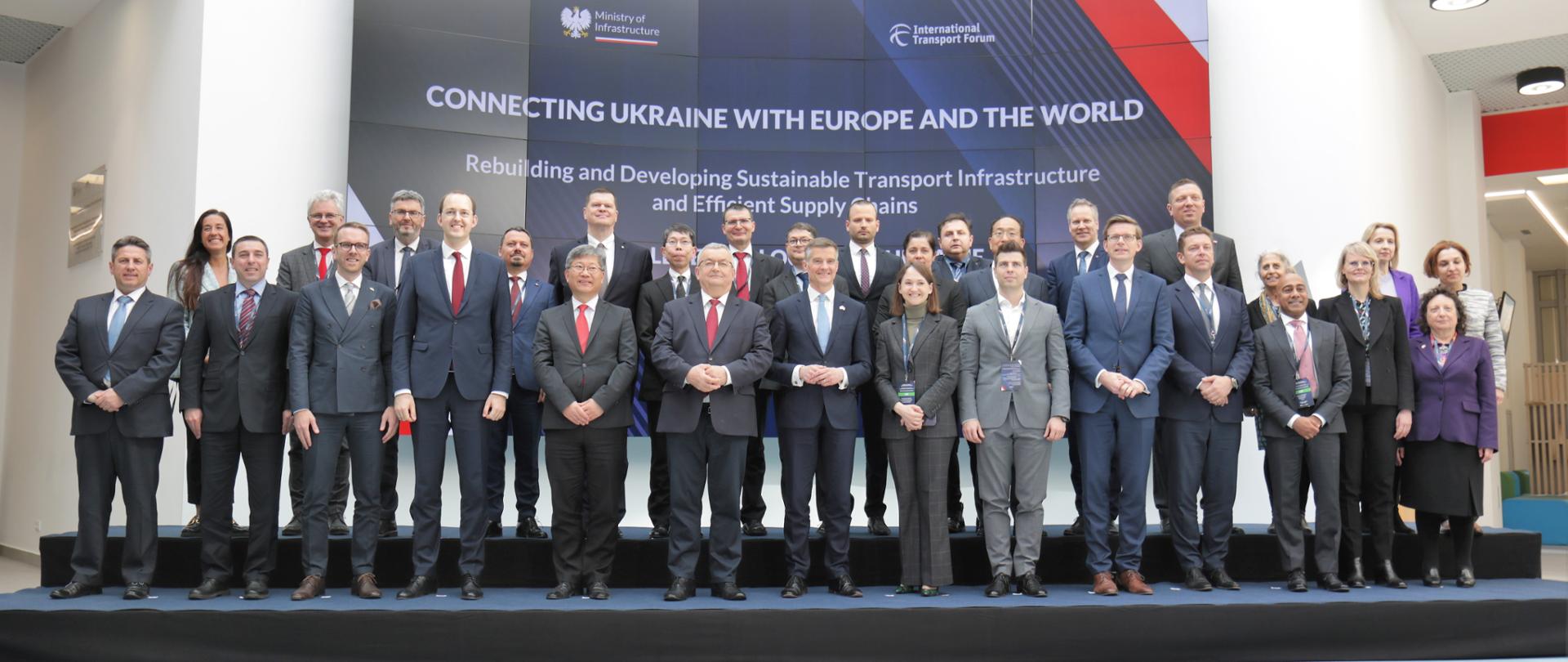 O rozwoju infrastruktury transportowej łączącej Ukrainę ze światem