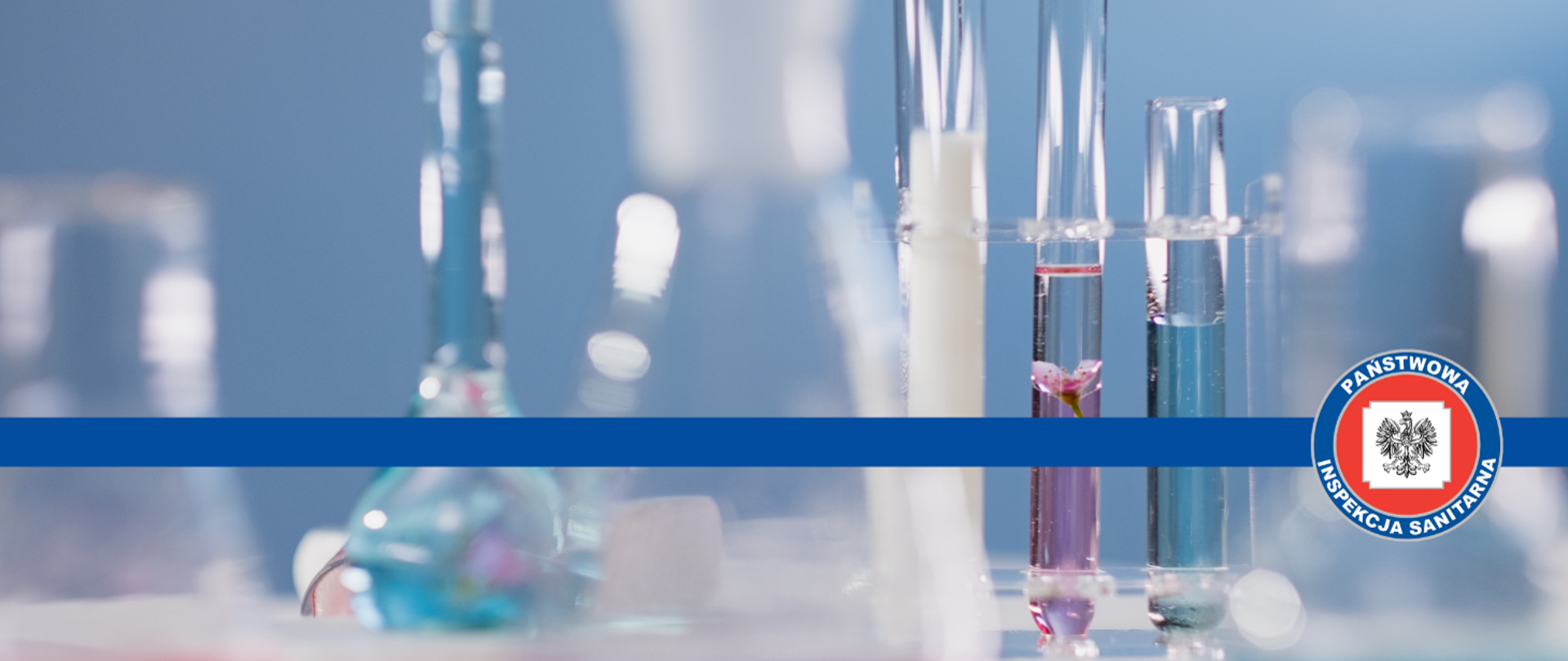 Rozmyty obraz naczyń laboratoryjnych