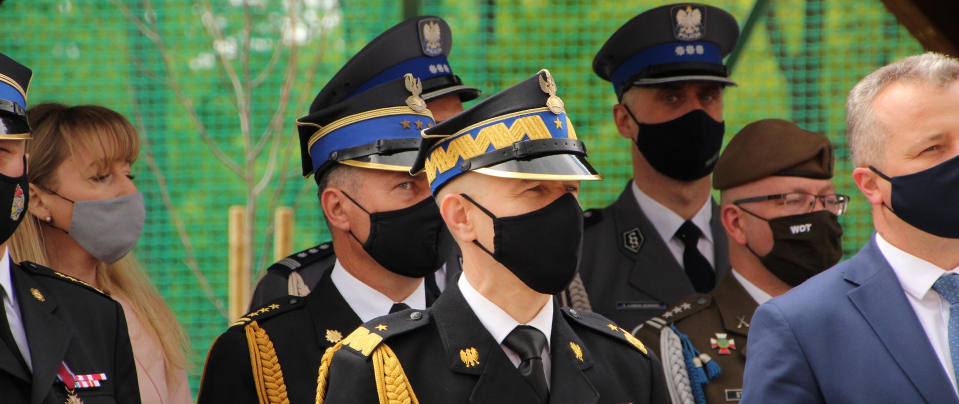 Komendant Główny PSP i inni uczestnicy uroczystości (mundurowi i cywilni)