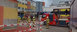 Strażackie manewry na terenie zakładu Nestle w Kaliszu. Sprawdzano gotowość na wypadek awarii chemicznej