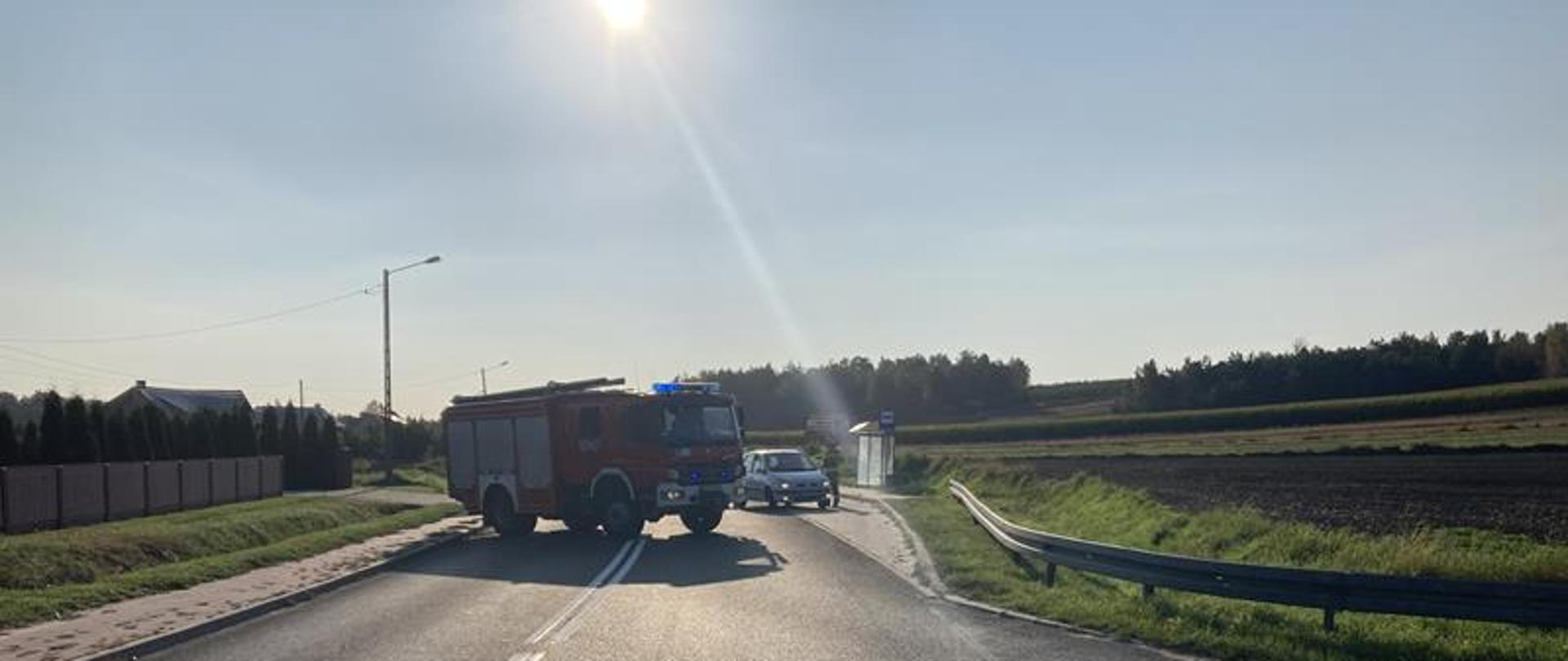 Działania zastępów straży pożarnej podczas wycieku gazu w miejscowości Oględów