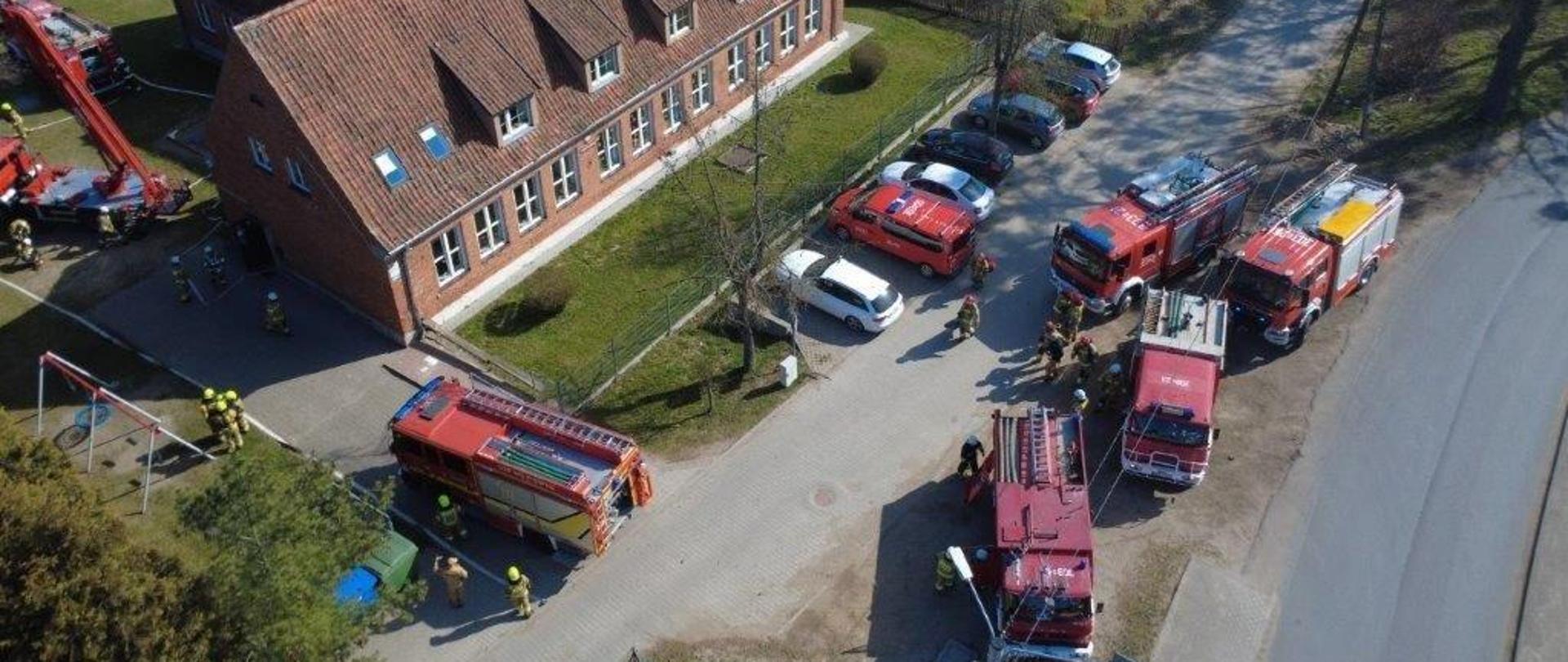 Koncentracja gminna jednostek OSP z gminy Jeziorany - ćwiczenia w Szkole Podstawowej w Radostowie