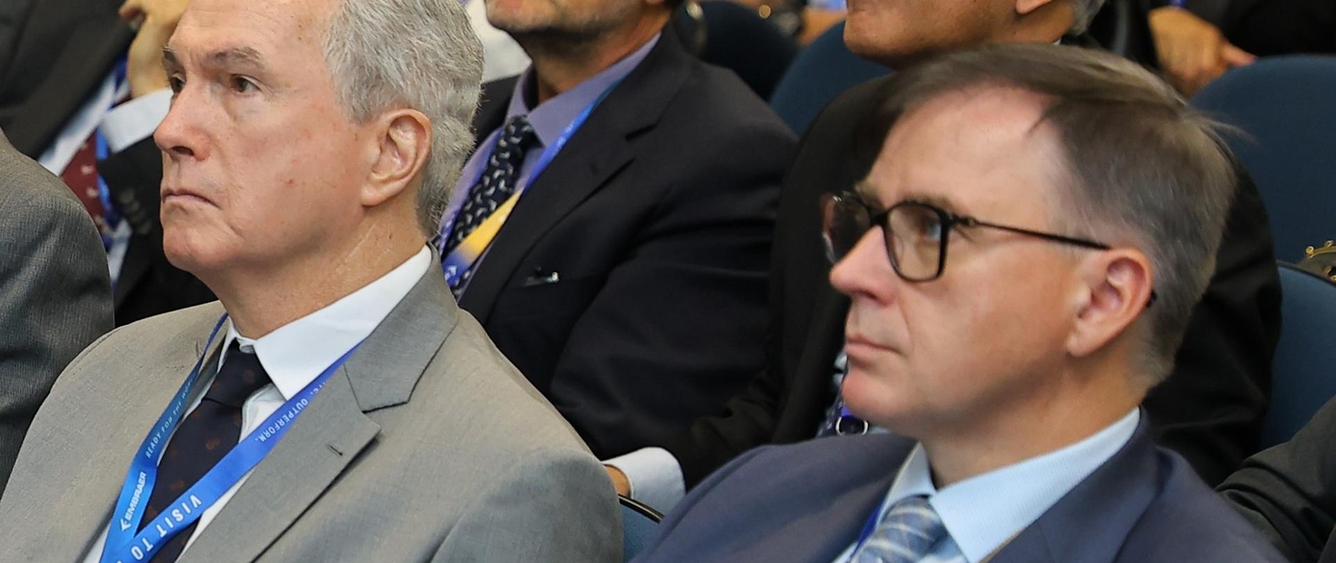 wizyta ambasadora w siedzibie Embraera w Gavião Paixoto