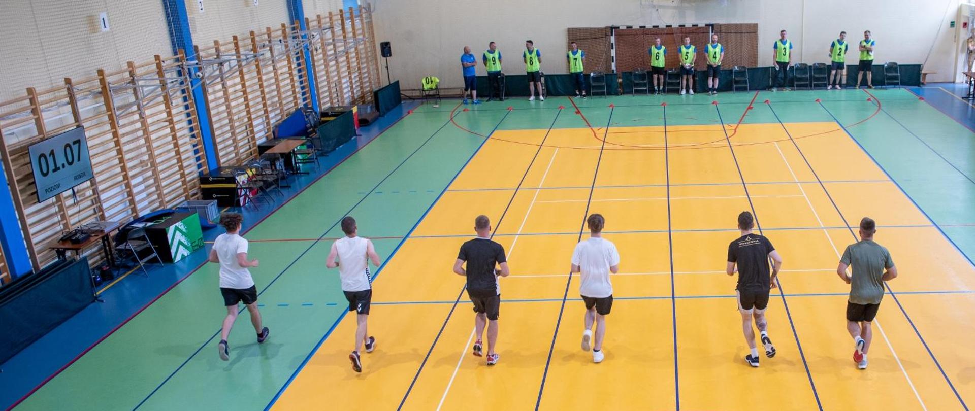 Uczestnicy podczas konkurencji beep test
