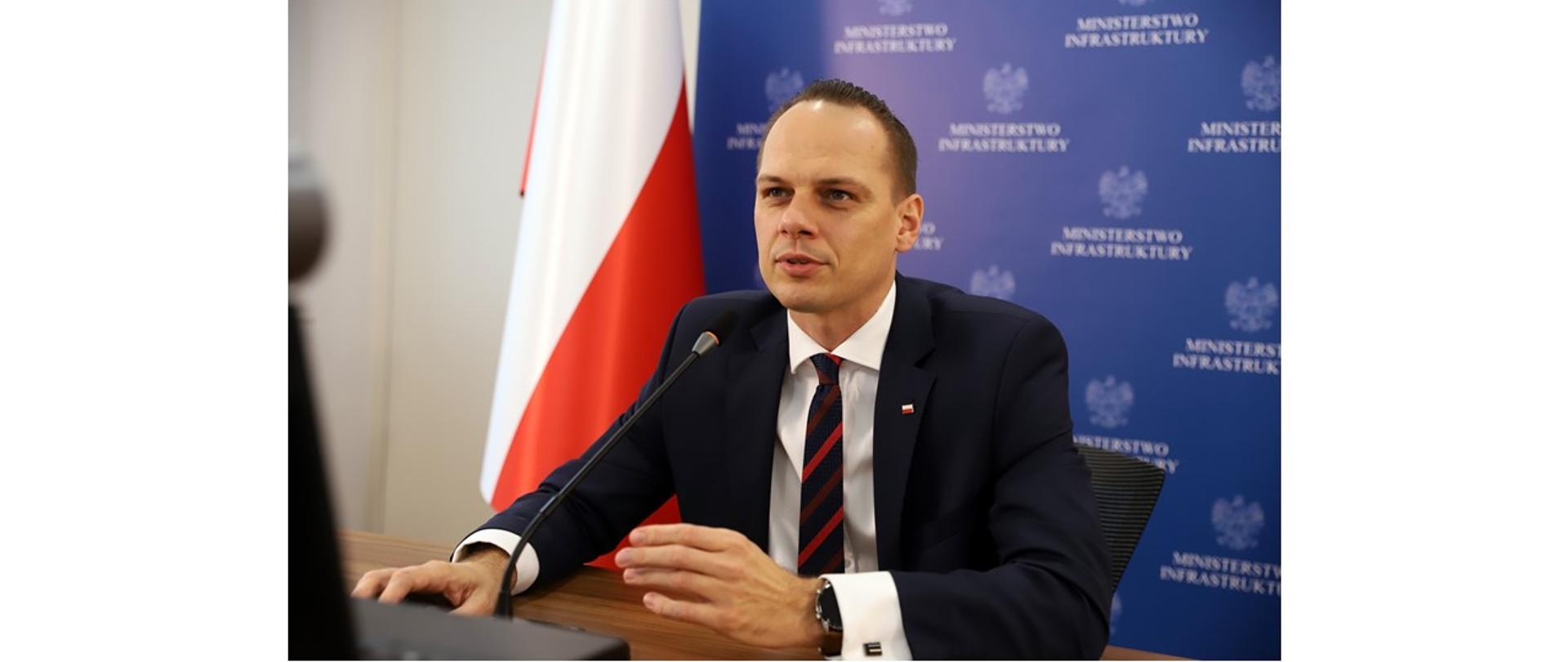 Wiceminister infrastruktury Rafał Weber uczestniczy w IV Pomorskim Forum Drogowym.