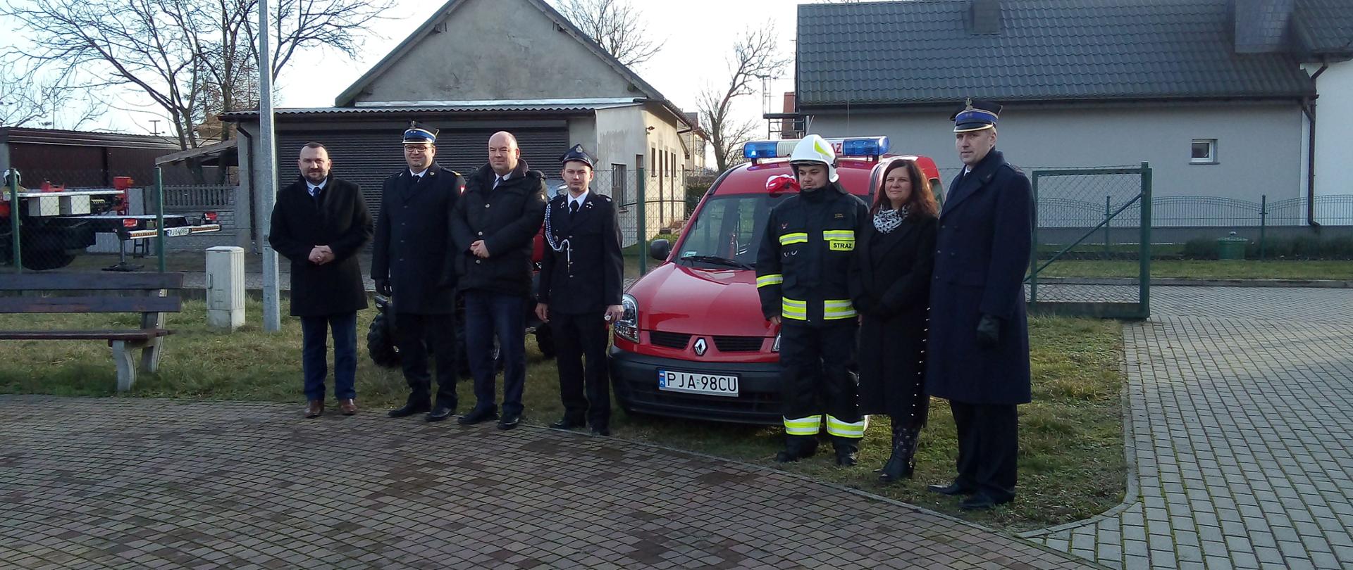 UROCZYSTE PRZEKAZANIE POJAZDU DLA OSP DOBIESZCZYZNA