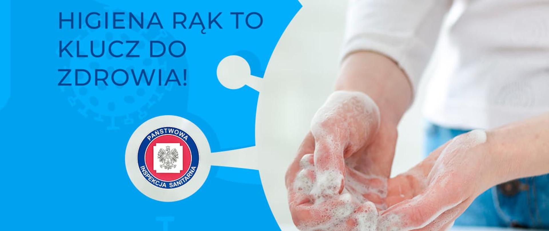 Namydlone dłonie pokryte dużą ilością piany