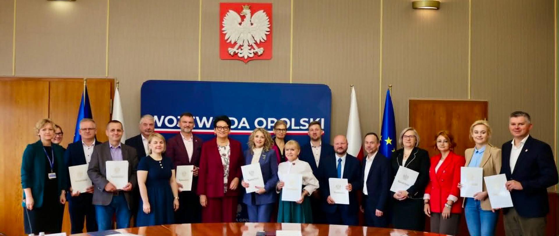 Wojewoda opolska Monika Jurek podpisała dziś 11 umów o dofinansowanie inwestycji drogowych realizowanych przez opolskie samorządy w ramach Rządowego Funduszu Rozwoju Dróg na 2026 r.
